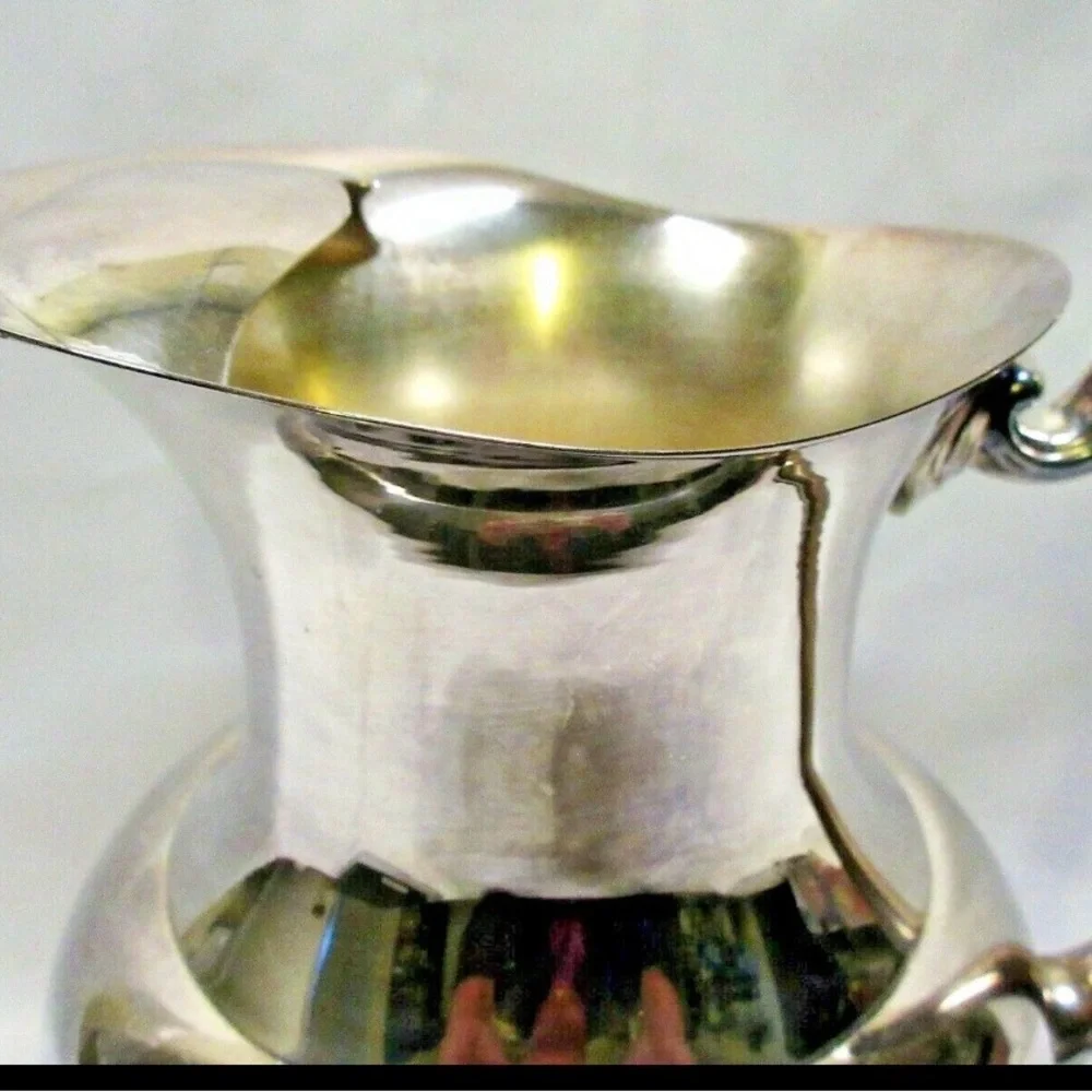 Antique Oneida Silverplate Water Pitcher w/ Ice Lip 4 Legs 8